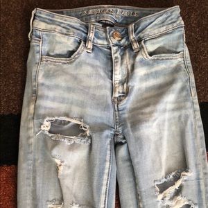 American Eagle Outfitters ripped jeans 00